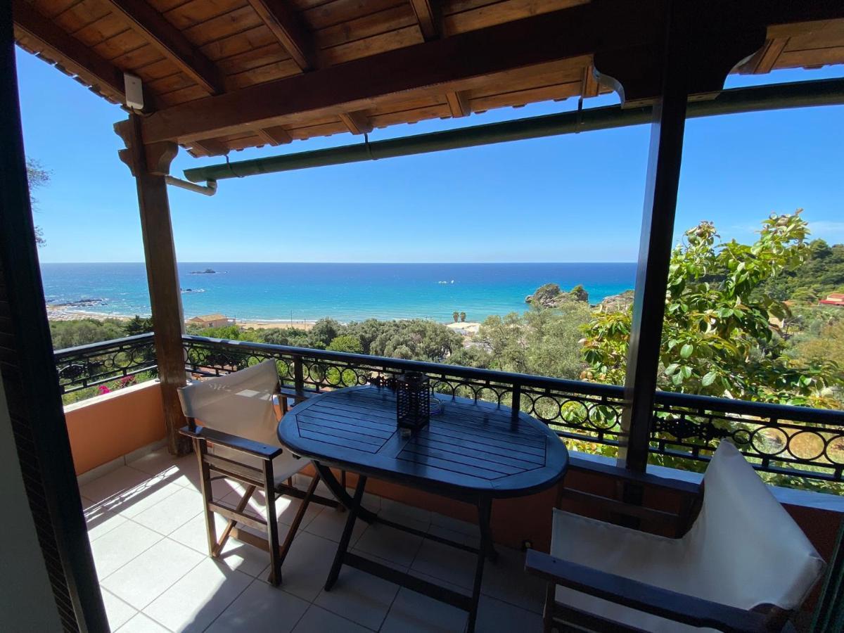 Papadatos Apts With Amazing View - 5mins From The 公寓